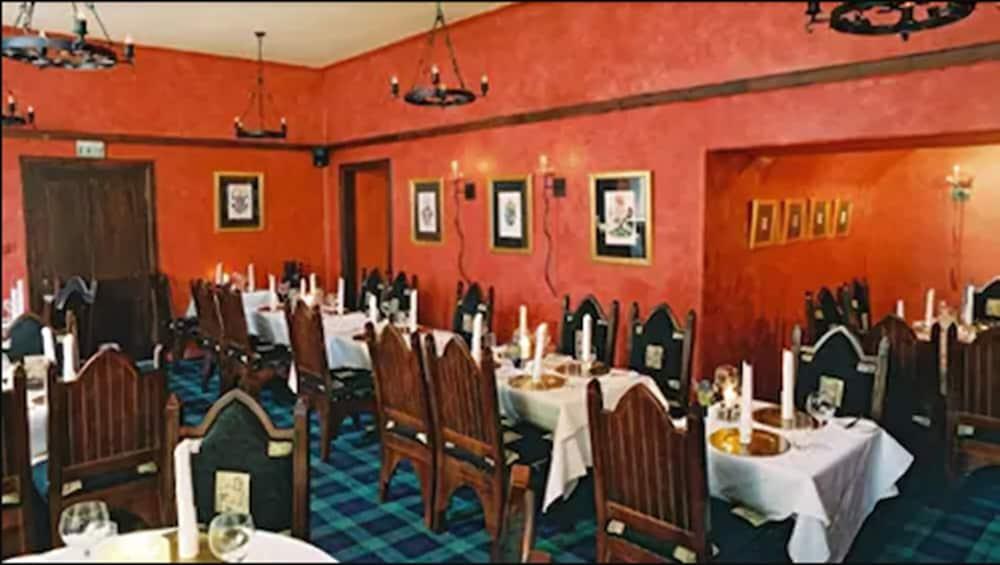 Tulloch Castle Hotel 'A Bespoke Hotel' Dingwall Restoran fotoğraf